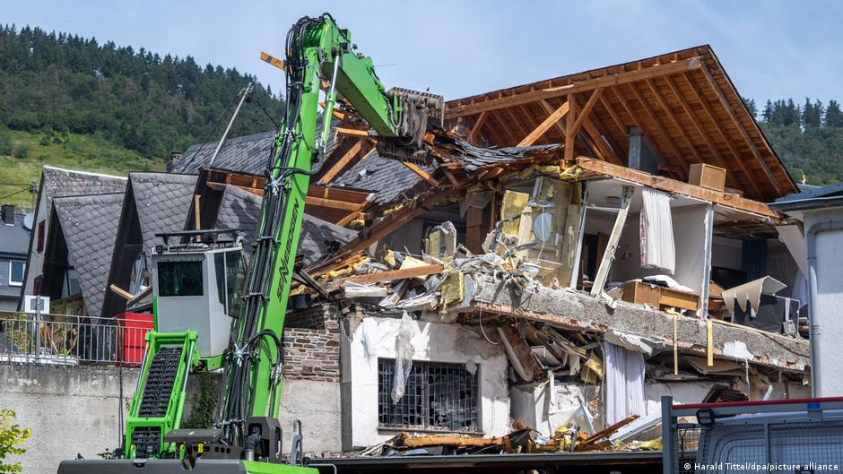 Kröv Hotel Collapse: Rescues, Deaths, and Investigation Latest